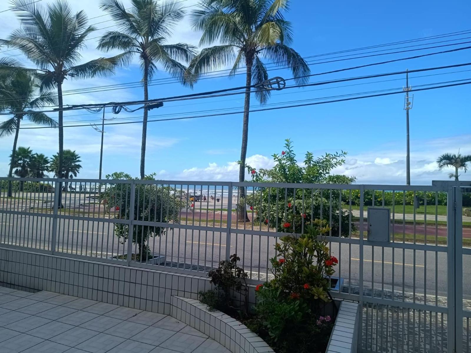 Apartamento Pe Na Areia Vila Caicara Прая-Гранди Экстерьер фото